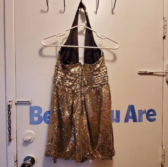 Gold sequined halter top dress - Picture 2 of 3